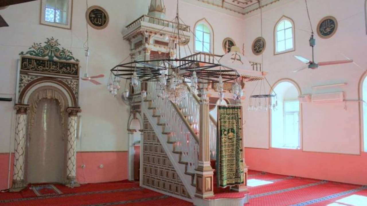 Kiraz'da Aydınoğlu Beyliği Döneminde Yapılan Üç Tarihi Camiden Biri İsa Bey Camii