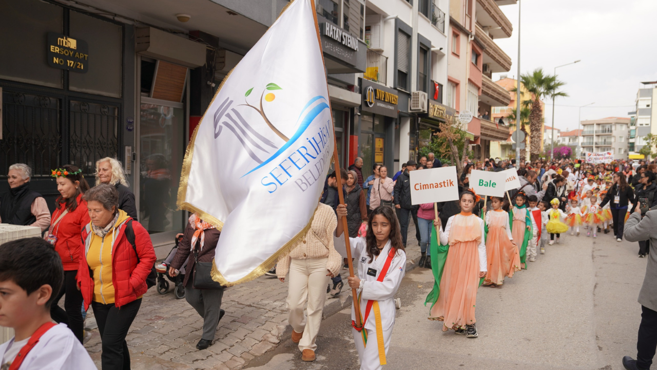 Seferihisar'da Turuncu Bayram 24. Mandalina Şenliği Coşkuyla Kutlandı!