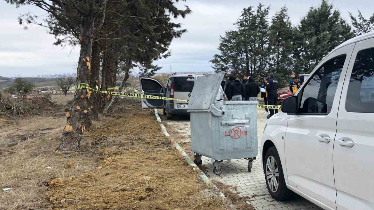 Tekirdağ’da Iki Kuzen Mezarlıkta Park Halindeki Araçta Ölü Bulundu (2)