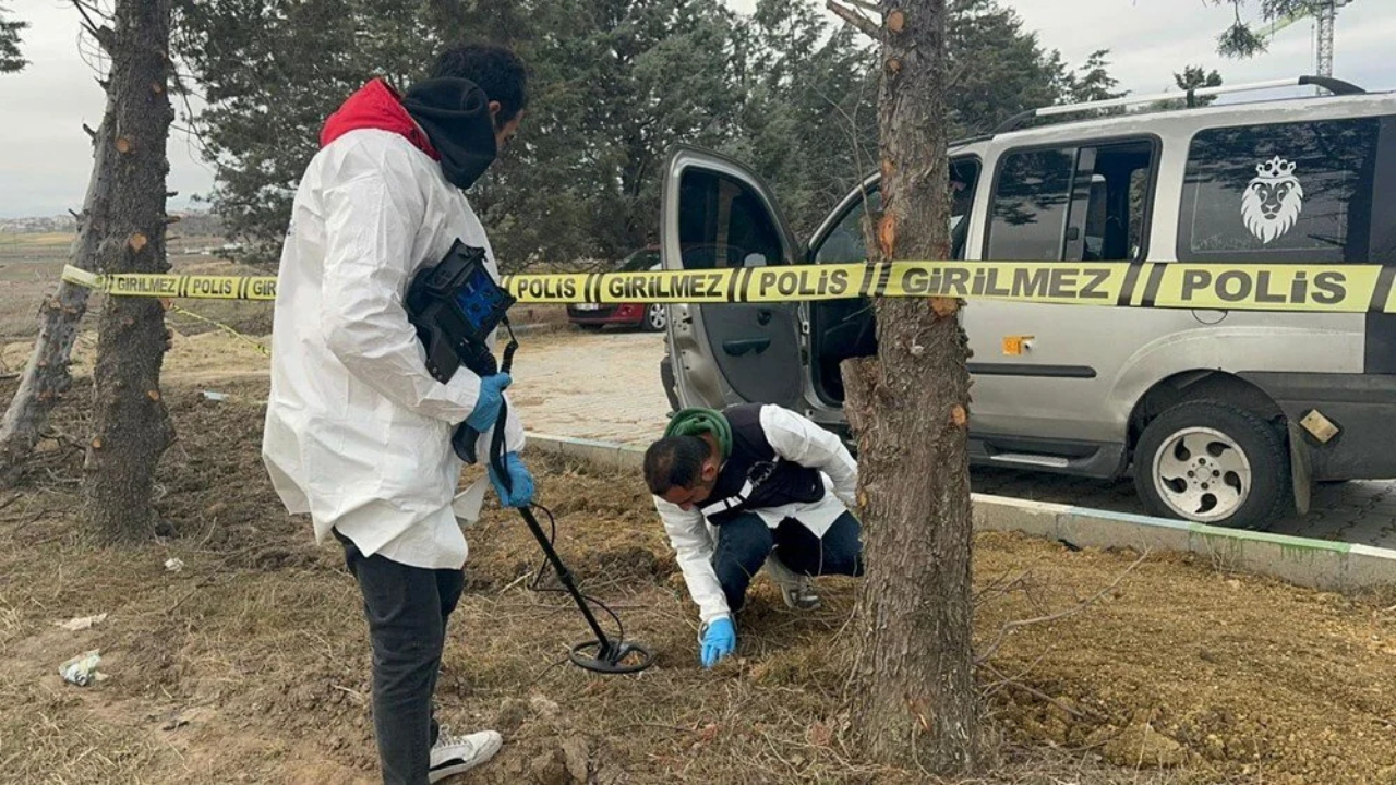 Tekirdağ’da Iki Kuzen Mezarlıkta Park Halindeki Araçta Ölü Bulundu