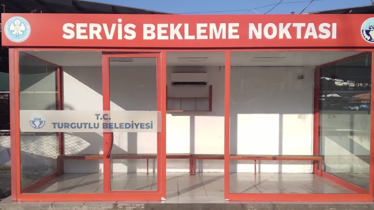 Turgutlu'da Servis Bekleme Durakları Yenilendi! (1)