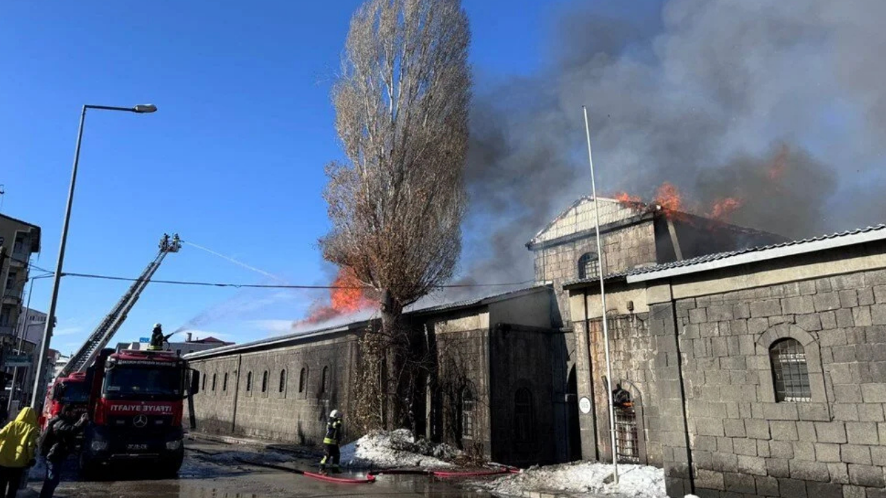 Erzurum’da 160 Yıllık Taş Ambarlar’da Yangın (1)