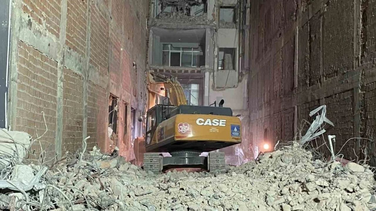 İstanbul'da Çöken Binada Arama Kurtarmanın 50'Nci Saati! (2)
