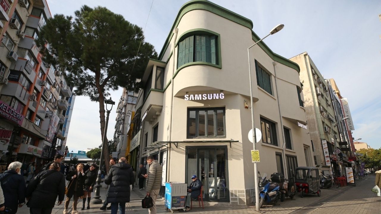 İzmir Karşıyaka Belediyesi, Tarihi Restorasyon Projelerine Teşekkür Plaketi Takdim Etti (1)