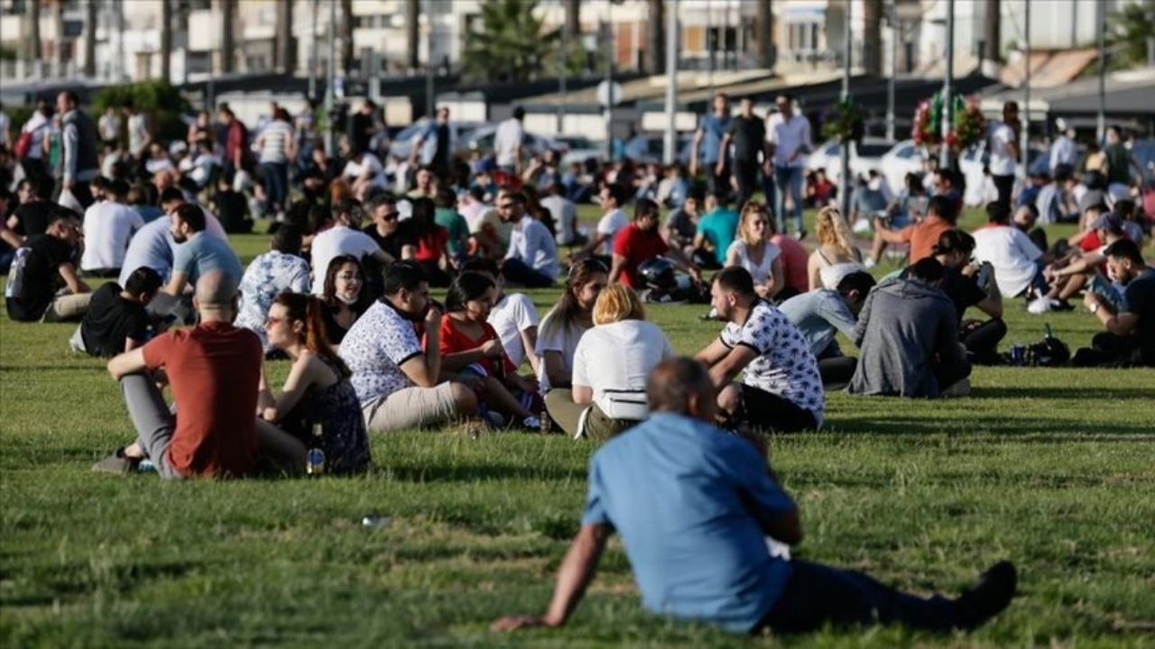 İzmir Nüfusu Gün Geçtikçe Artıyor Şehir Dışarıdan Gelen Göçü Kaldırabiliyor Mu (1)