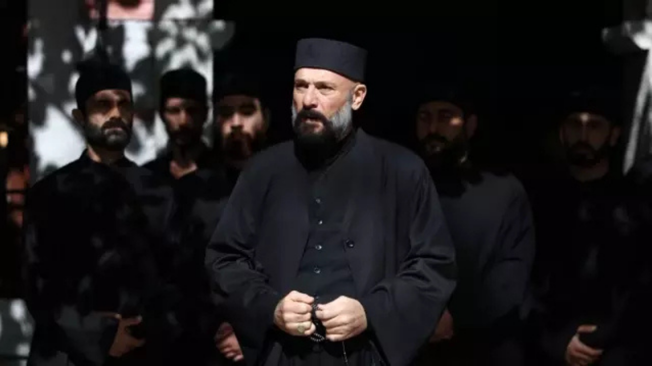 Kızıl Goncalar Vahit2
