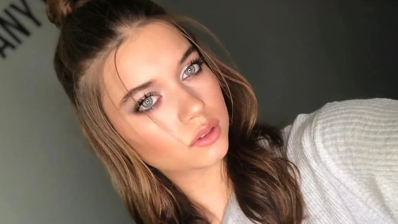 Afra Saraçoğlu (2)