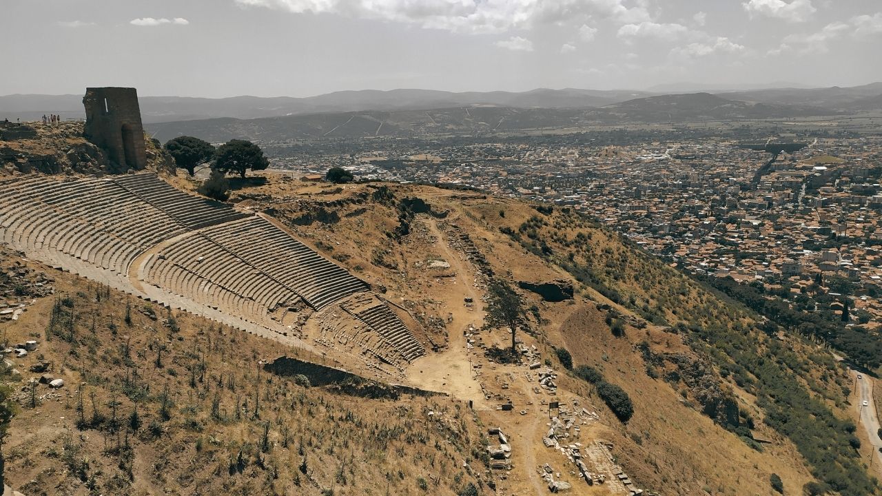 Bergama Antik Tiyatrosu Tanrılara Yakın Bir Yaşam