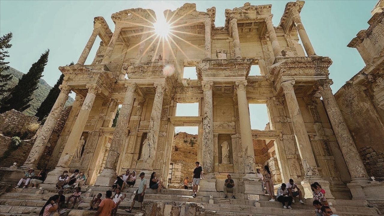 Efes Antik Kenti 2024’Te Ziyaretçi Rekoru Kırdı