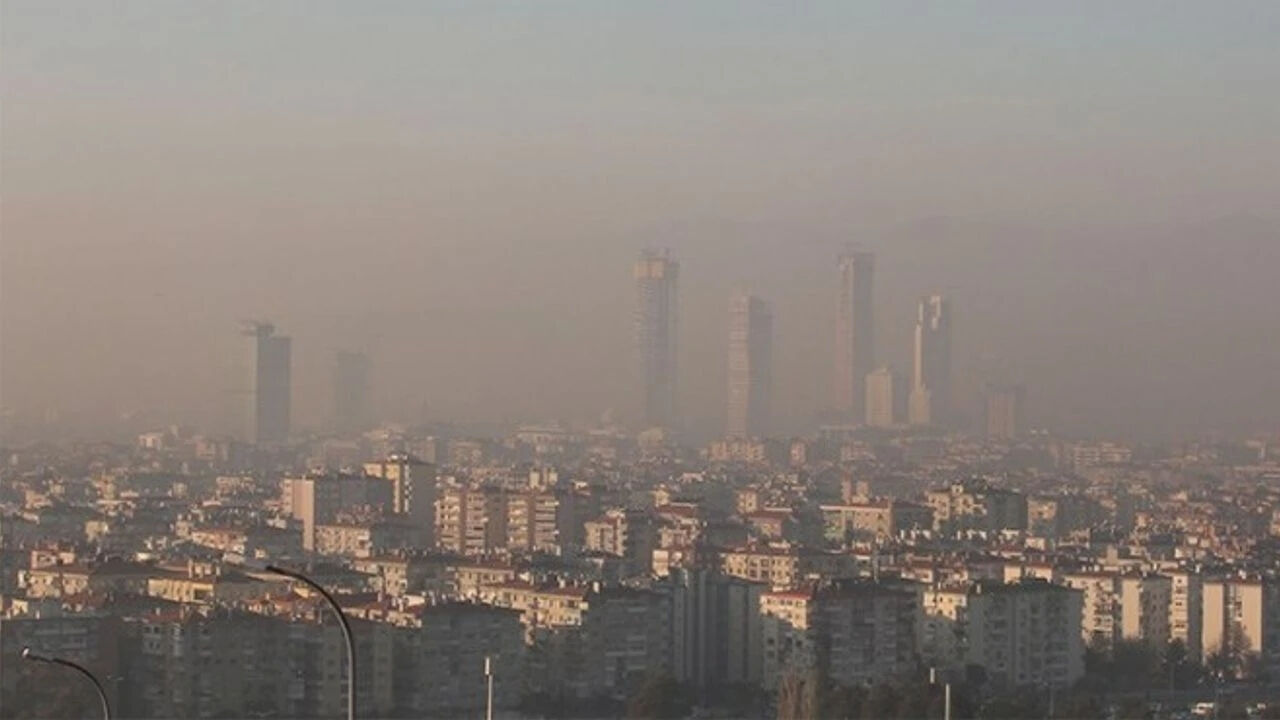 Bakanlığın Nisan 2026 raporu açıklandı: İzmir’de hava kirliliğinde zirve hangi ilçede?