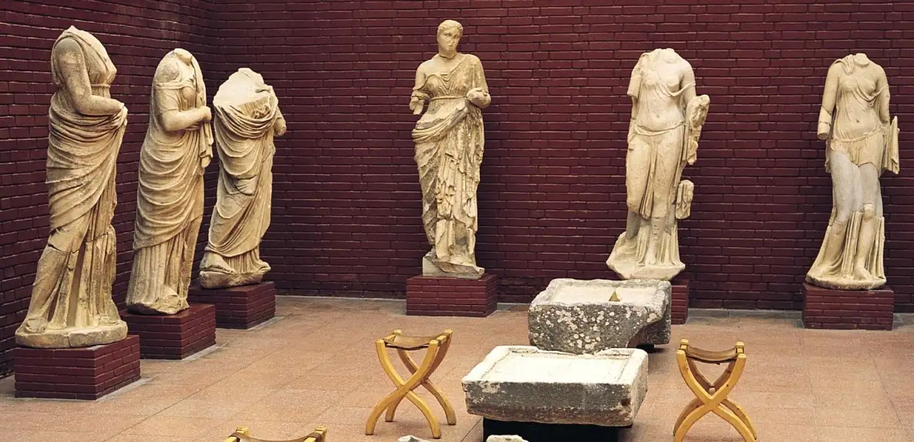 Izmir Arkeoloji Muzesi
