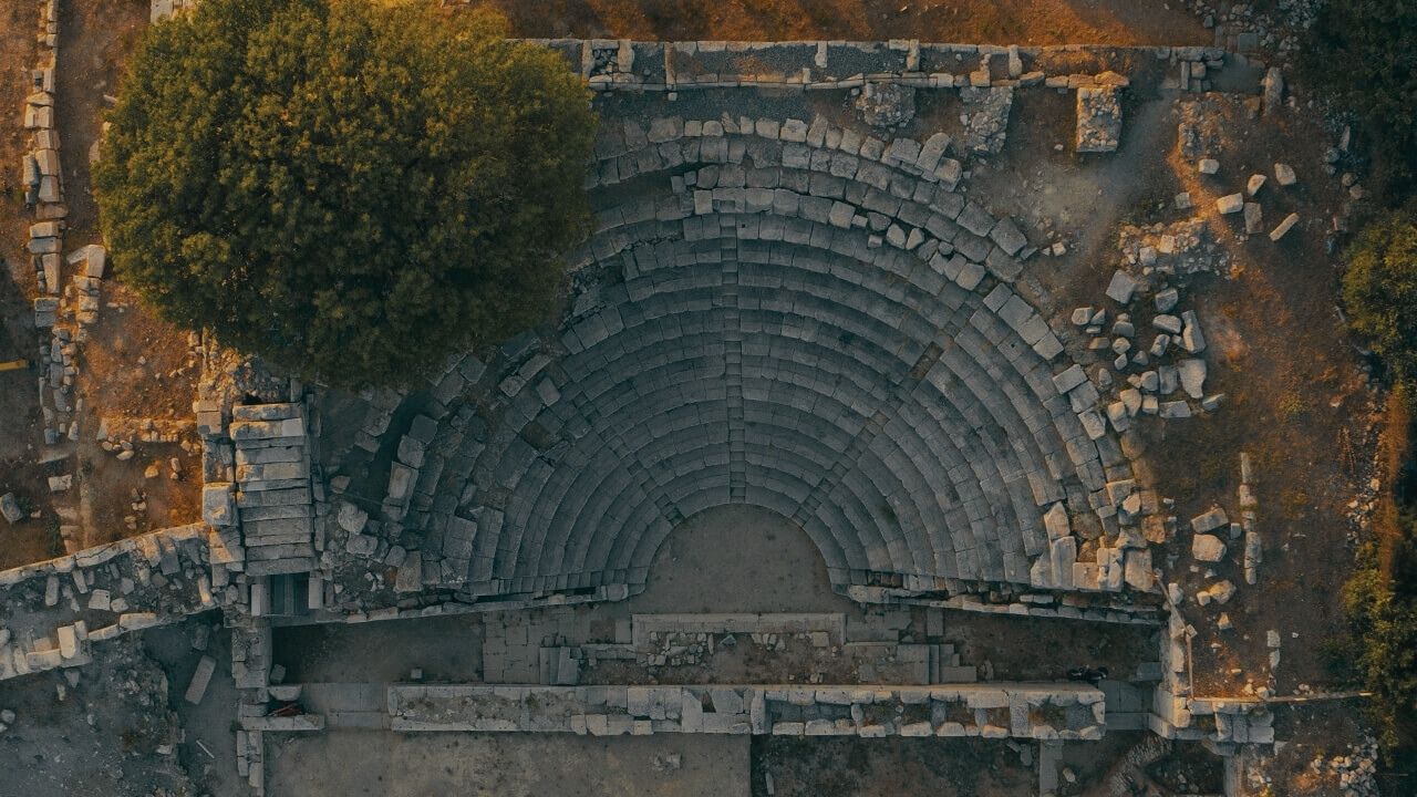 Teos Antik Tiyatrosu Kaybolan Zamanın Peşinde