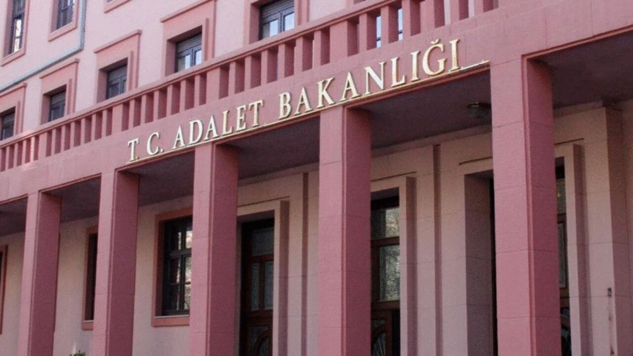 Adalet Bakanlığı’ndan yeni istihdam müjdesi: 15 bin sözleşmeli personel alınacak