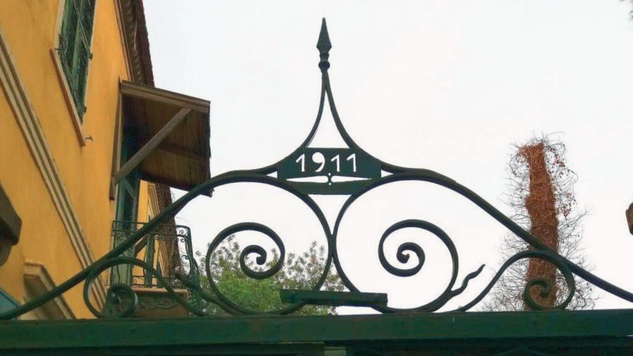 Caporal Evi'nin Kökenleri