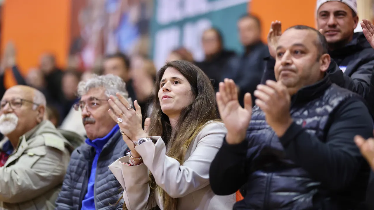 Çeşme’de İlk Voleybol Lig Maçı Heyecanı 1