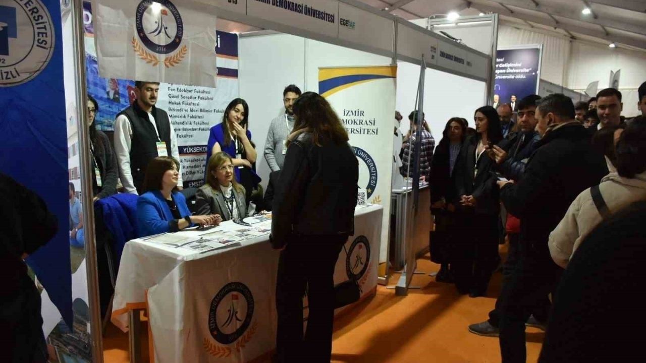 Demokrası Üniversitesi