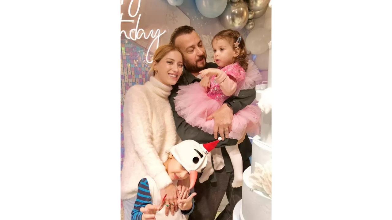 Hazal Kaya Ve Ali Atay'ın Kızları Leyla Süreyya 2 Yaşında!