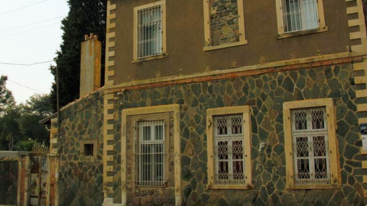 Holton Evi Ve Levanten Kültürü