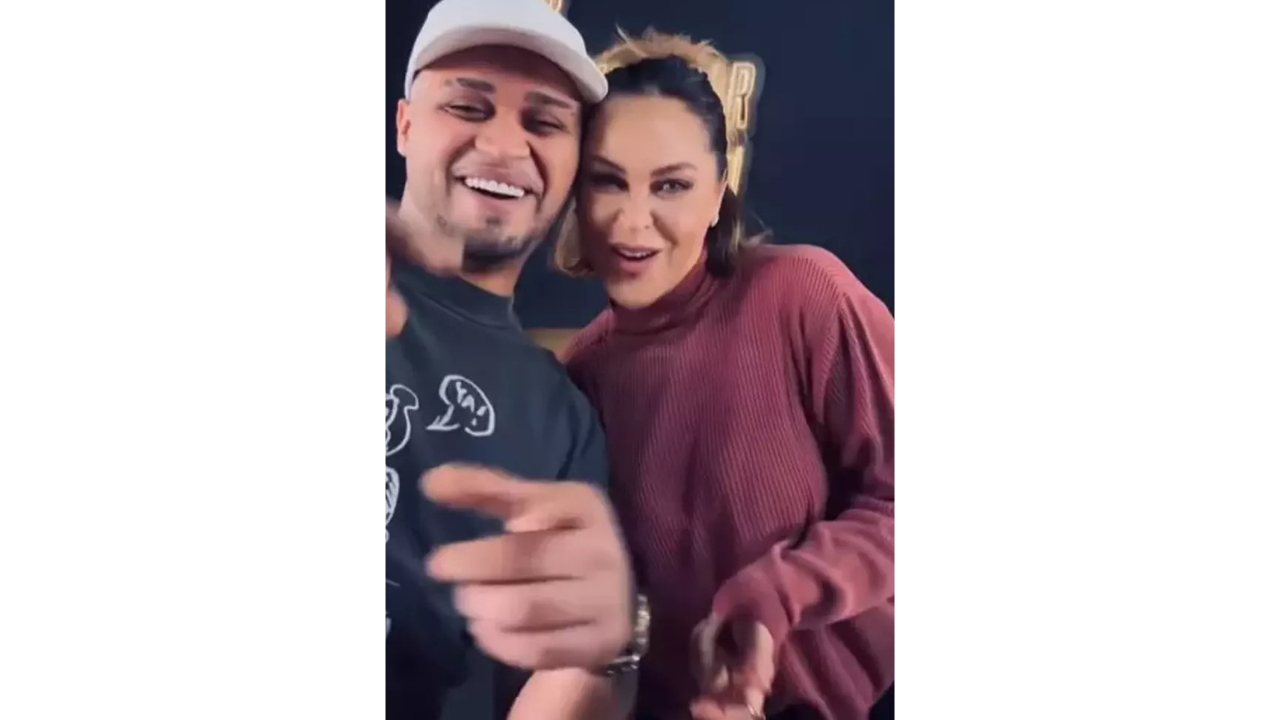 Hülya Avşar’dan Rap Denemesi! Hav Hav Hav Şarkısını Söylemeye Çalıştı (3)