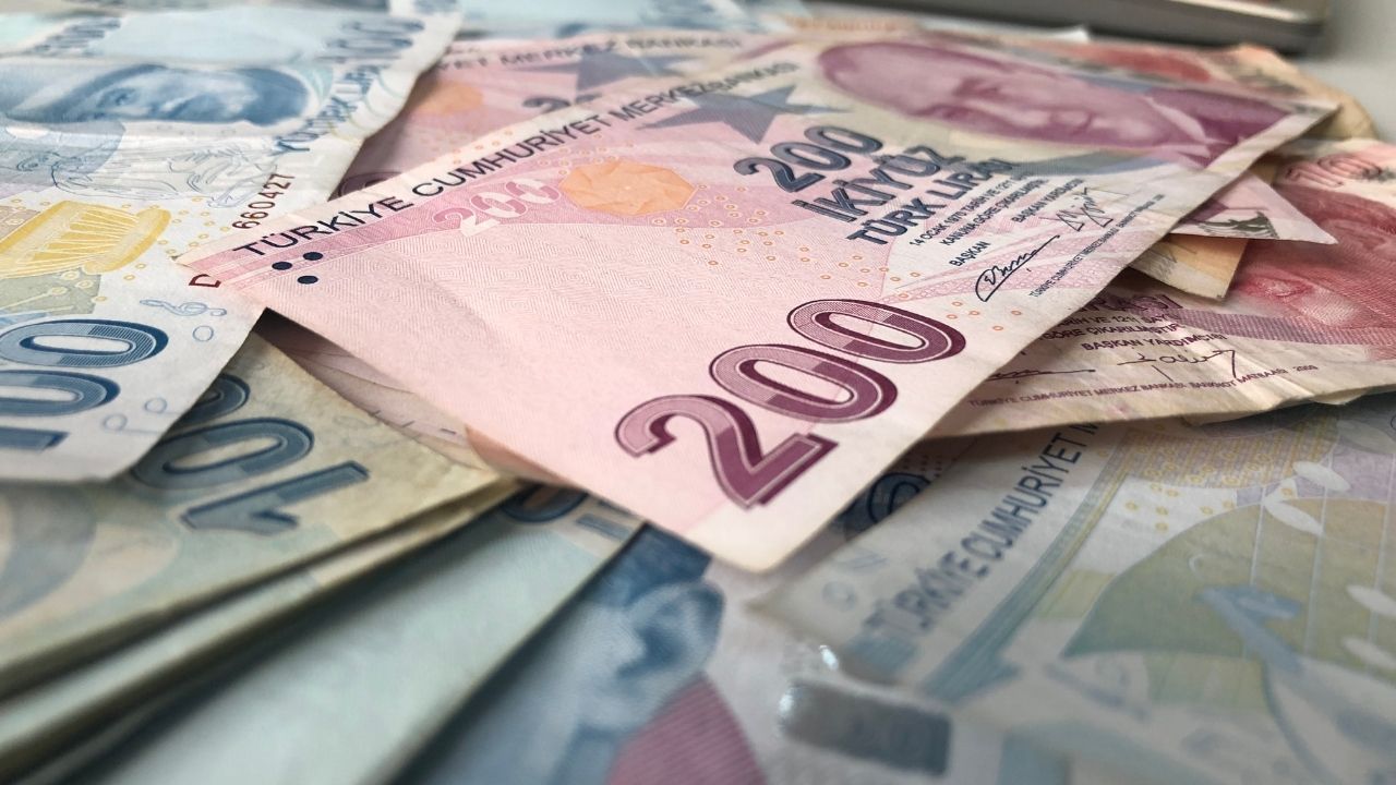 İzmirlilere Sorduk 2025 Yılında Özel Sektörlerin Verdiği Zamlardan Memnun Musunuz (1)