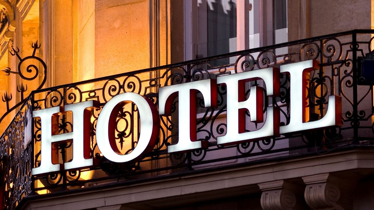 İzmirlilere Sorduk İki Kadın Aynı Odada Kalabilirken, Iki Erkeğe Otel Odası Verilmemesi Hakkında Ne Düşünüyorsunuz (3)