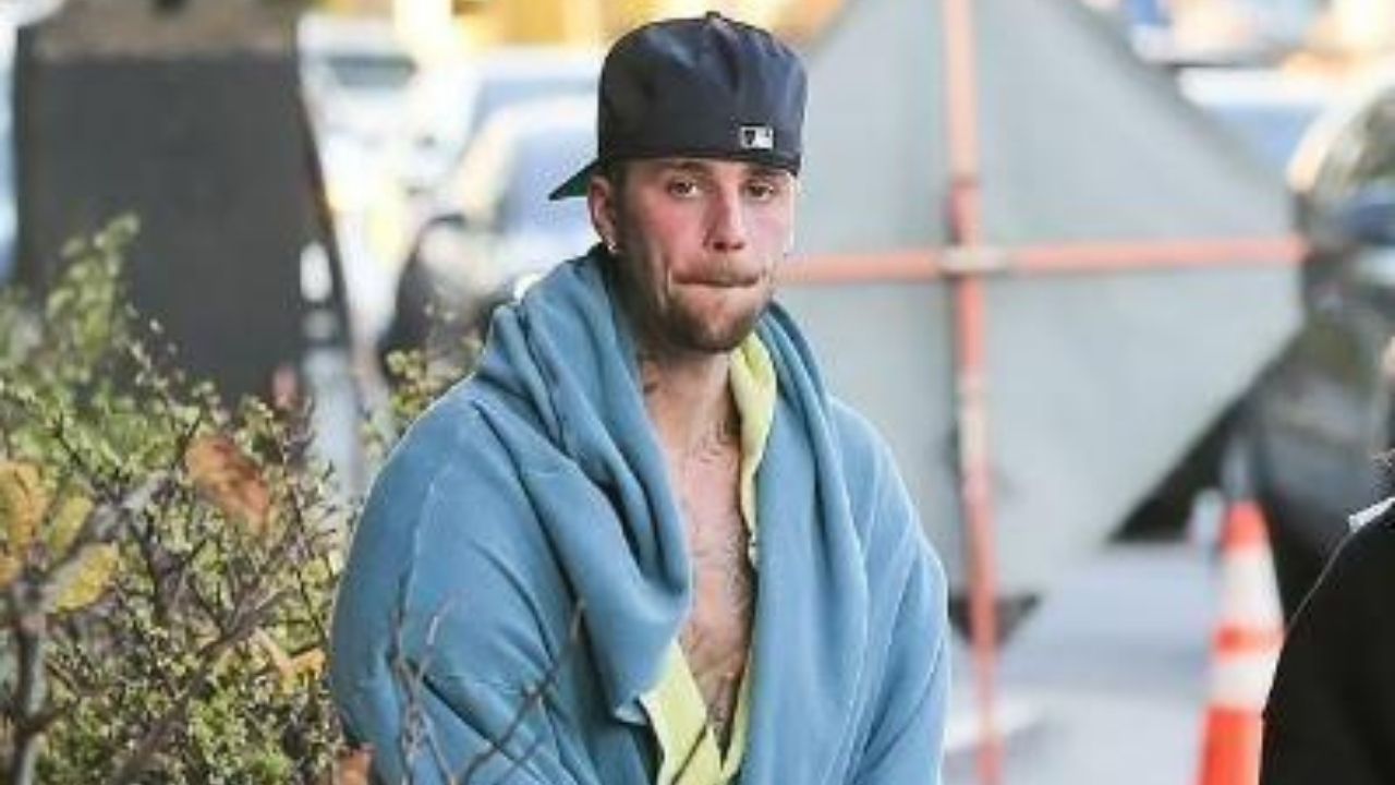 Justin Bieber'ın Üstsüz Görüntüsü Hayranlarını Endişelendirdi! (3)