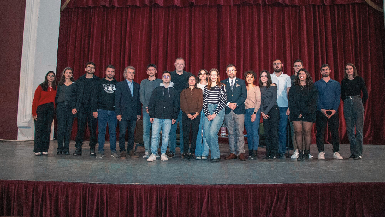 Levent Üzümcü’ye Anlamlı Hediye