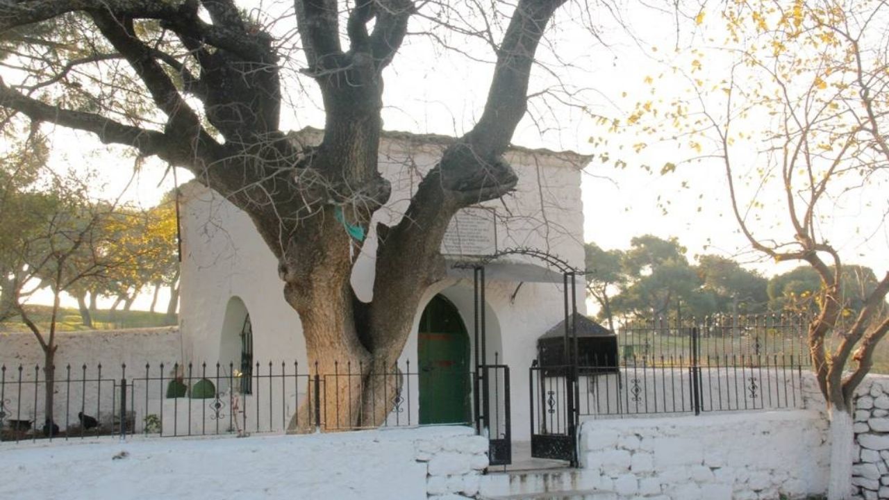 Lokman Dede Türbesi