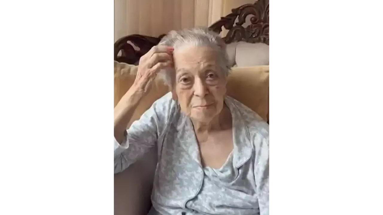 Melis İşiten'in Acı Günü Babaannesinin Vefatını Duyurdu (3)