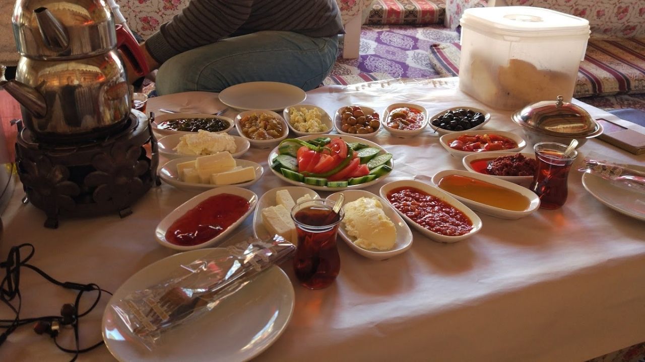 Mor Salkım Kahvaltı Evi