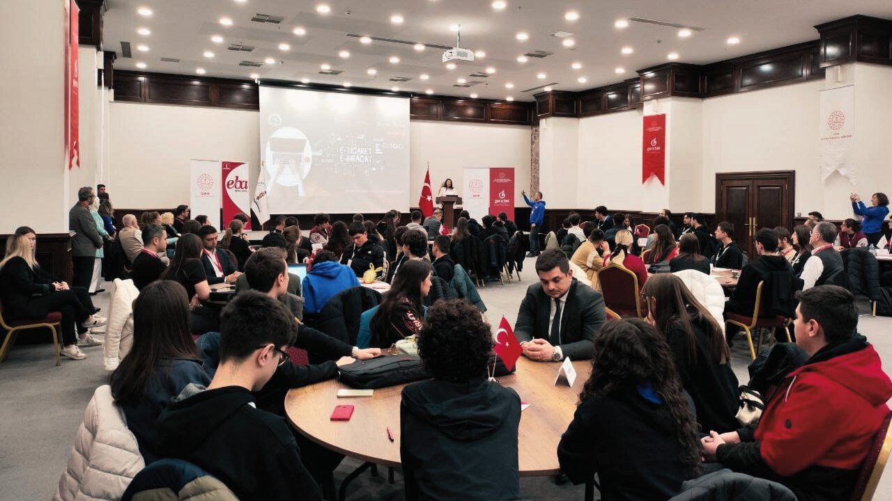 Öğrencileri Geleceğe Hazırlamak Için Dijital Yetenekler Öne Çıkıyor