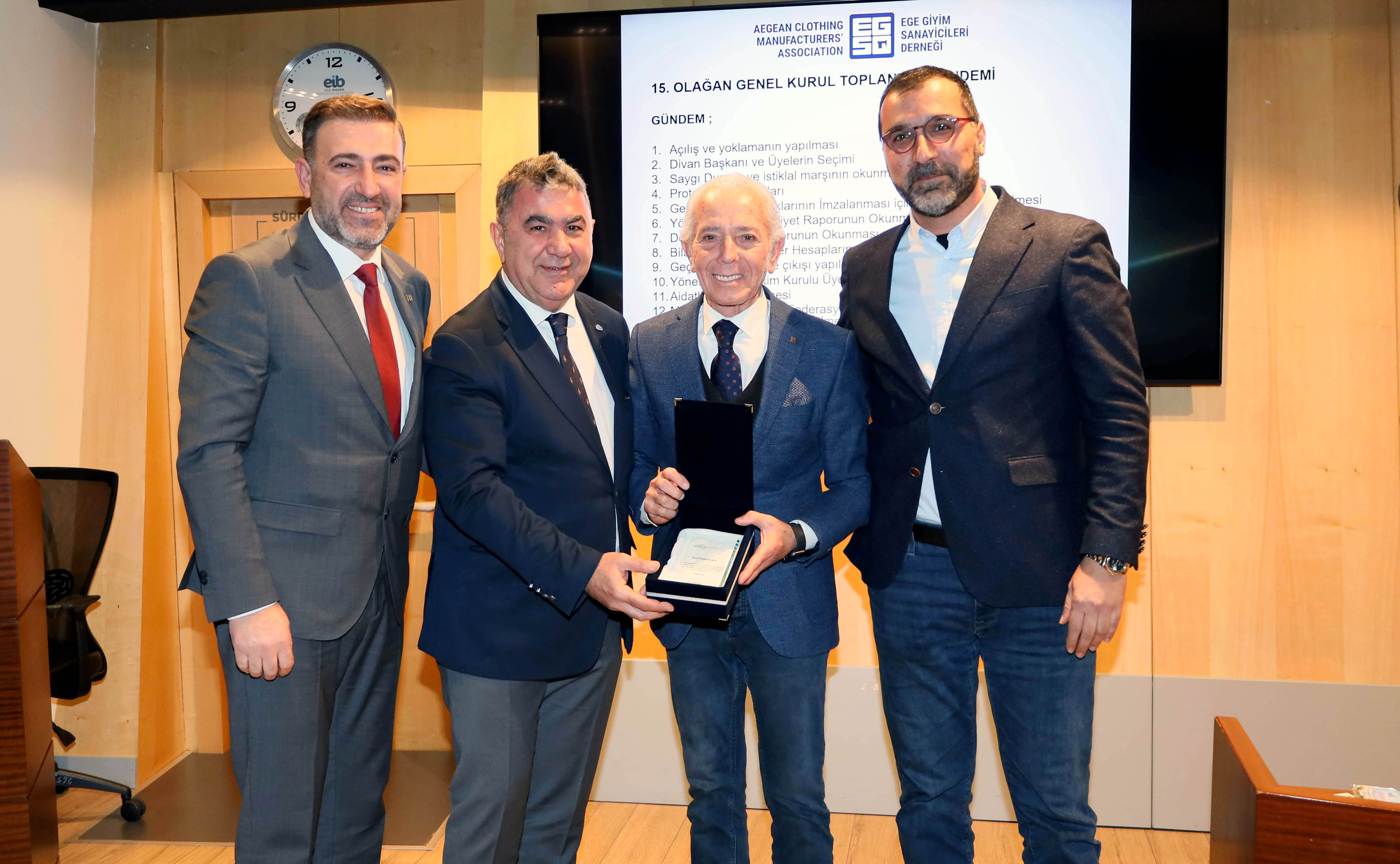Plaket
