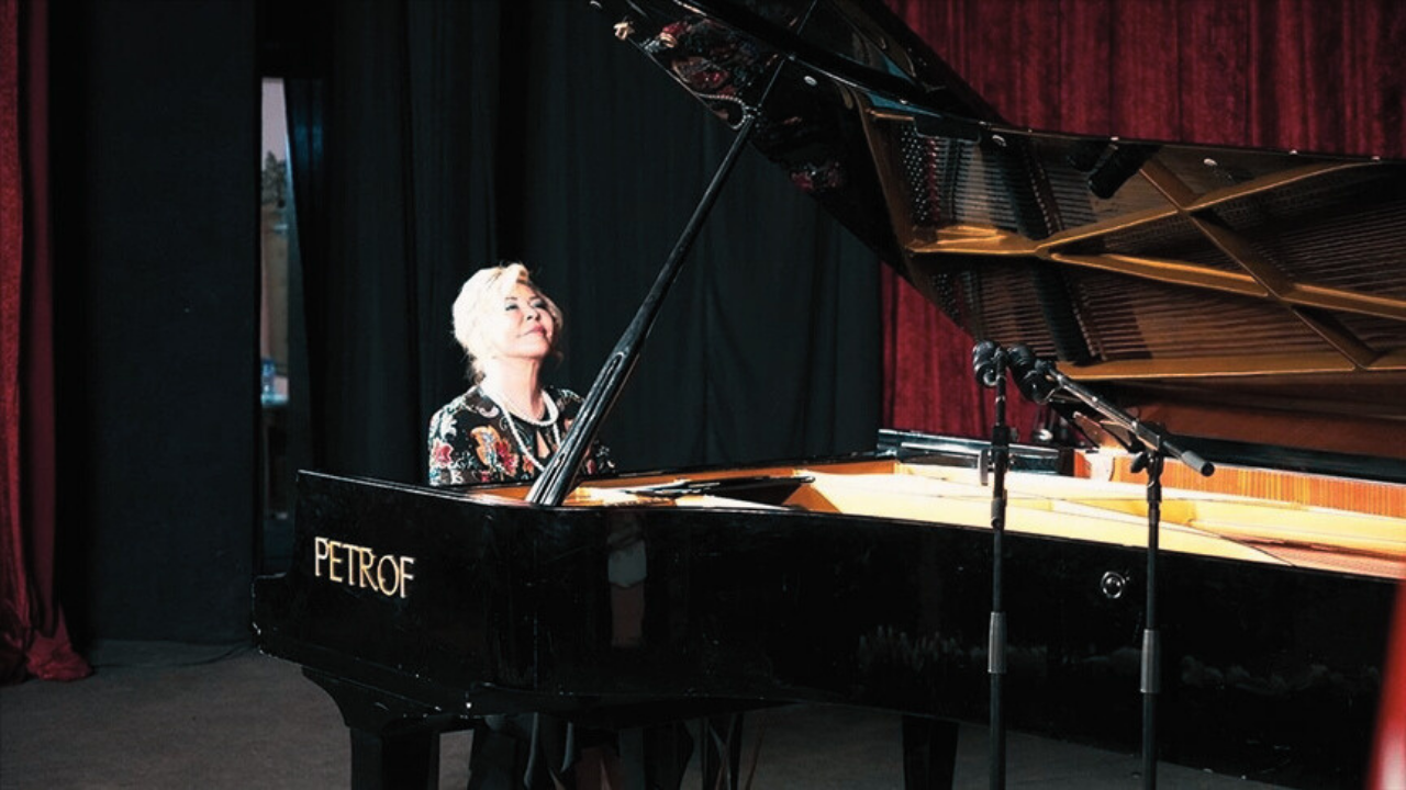 Resitaldeki Eserler Ve Anlamlı Bir Performans