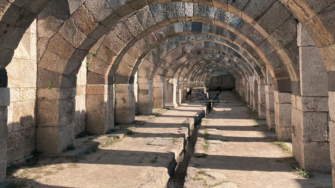 Smyrna Antik Kenti İzmir’in Tarihi Miraslarından Biri