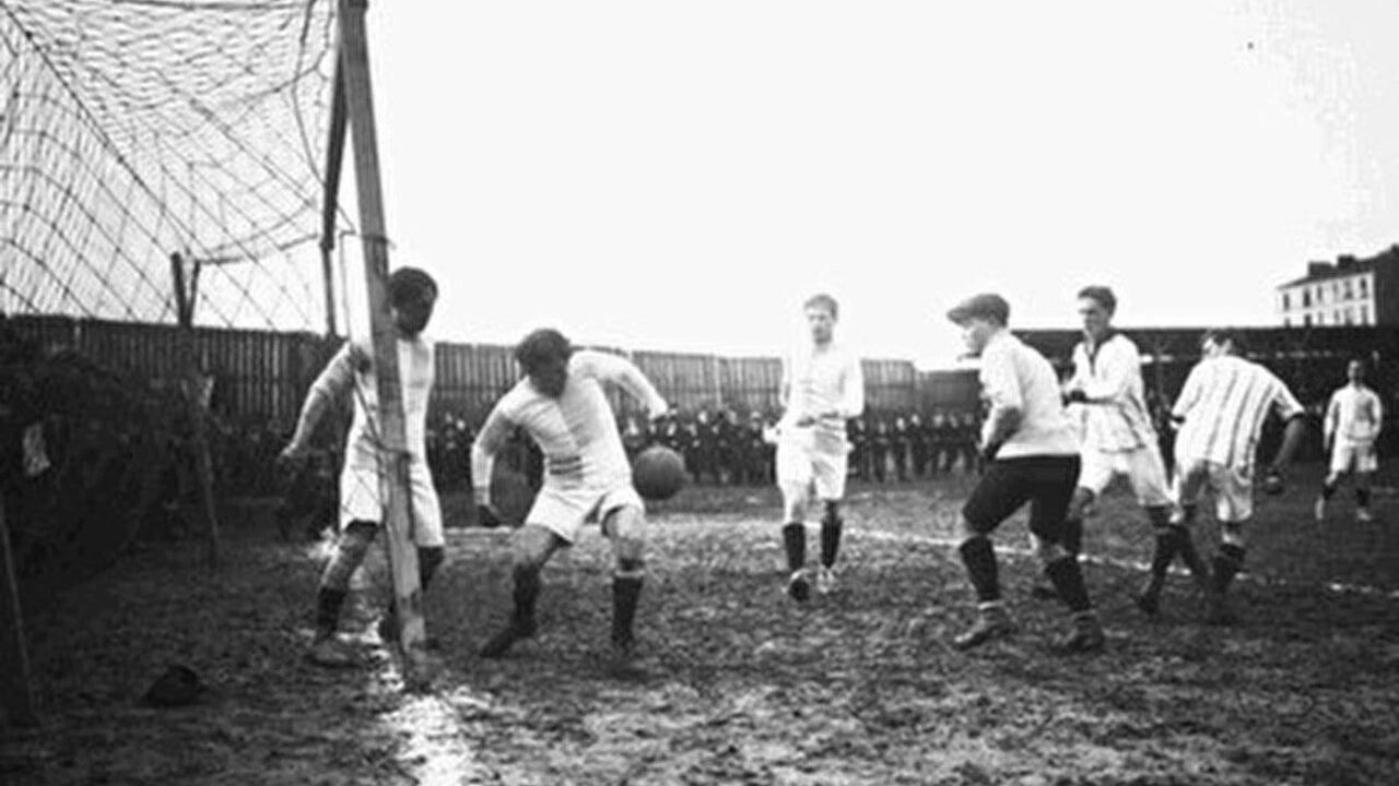Türkiyenin Ilk Futbolu