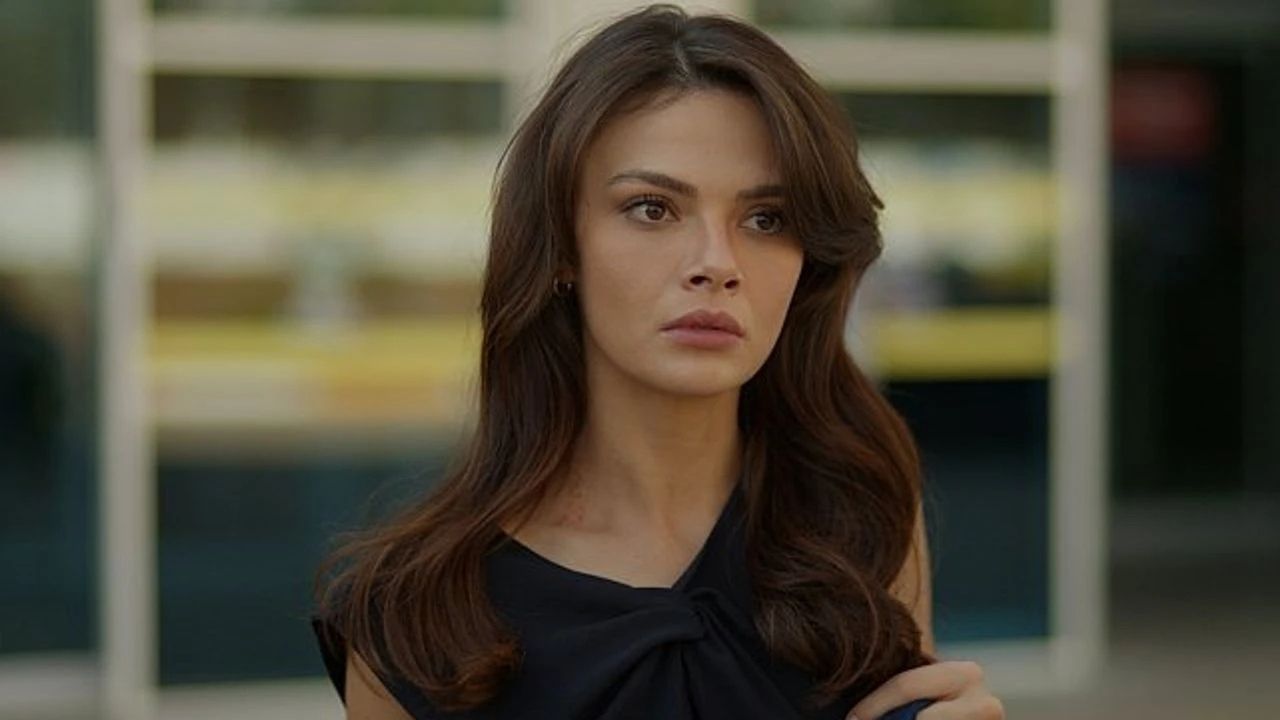 Uzak Şehir'in Alya'sı Sinem Ünsal'ın Estetiksiz Hali Gündem Oldu! (4)