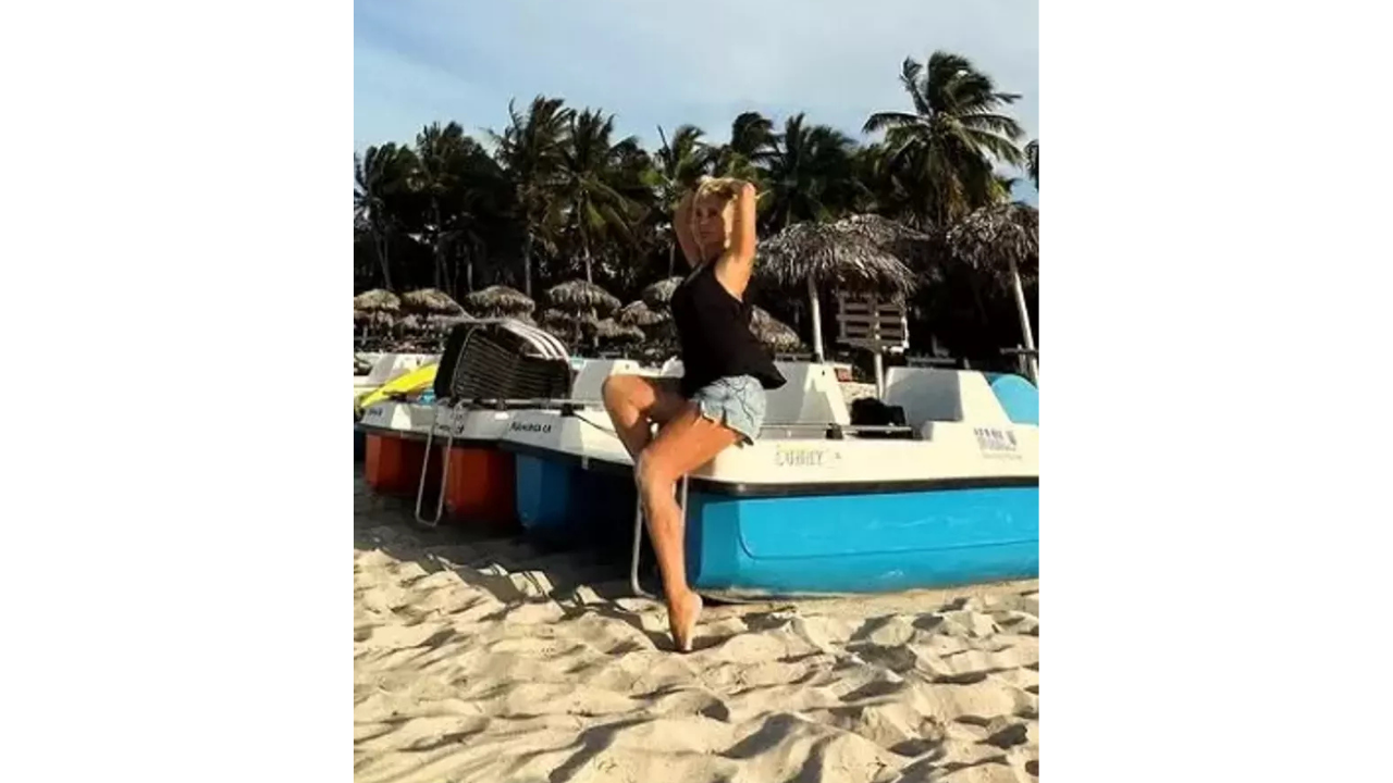 Yonca Evcimik Küba Tatilinde! Bikinili Paylaşımlarına Beğeni Yağdı (2)