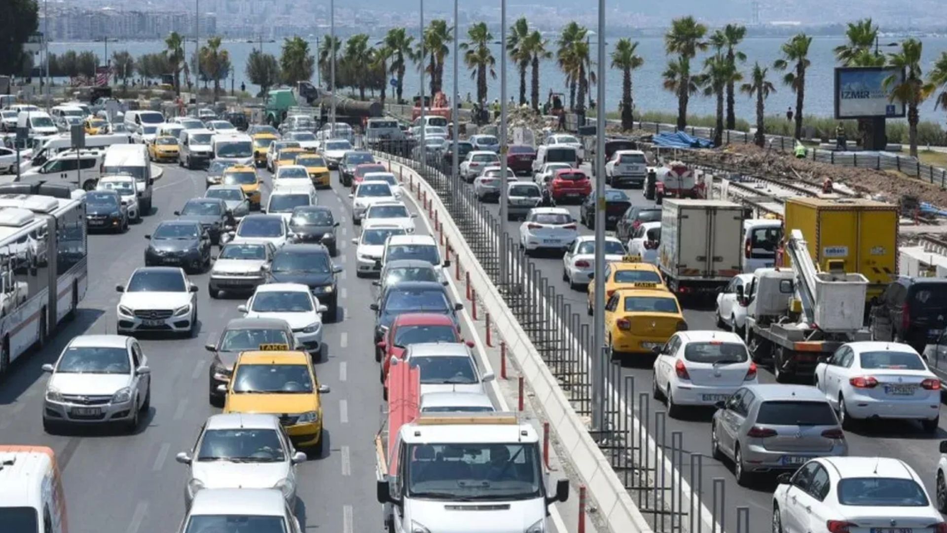 İzmirlilere Sorduk İzmir'de Bir Günlüğüne Belediye Başkanı Olsaydınız Ilk Hangi Sorunu Çözerdiniz (1)