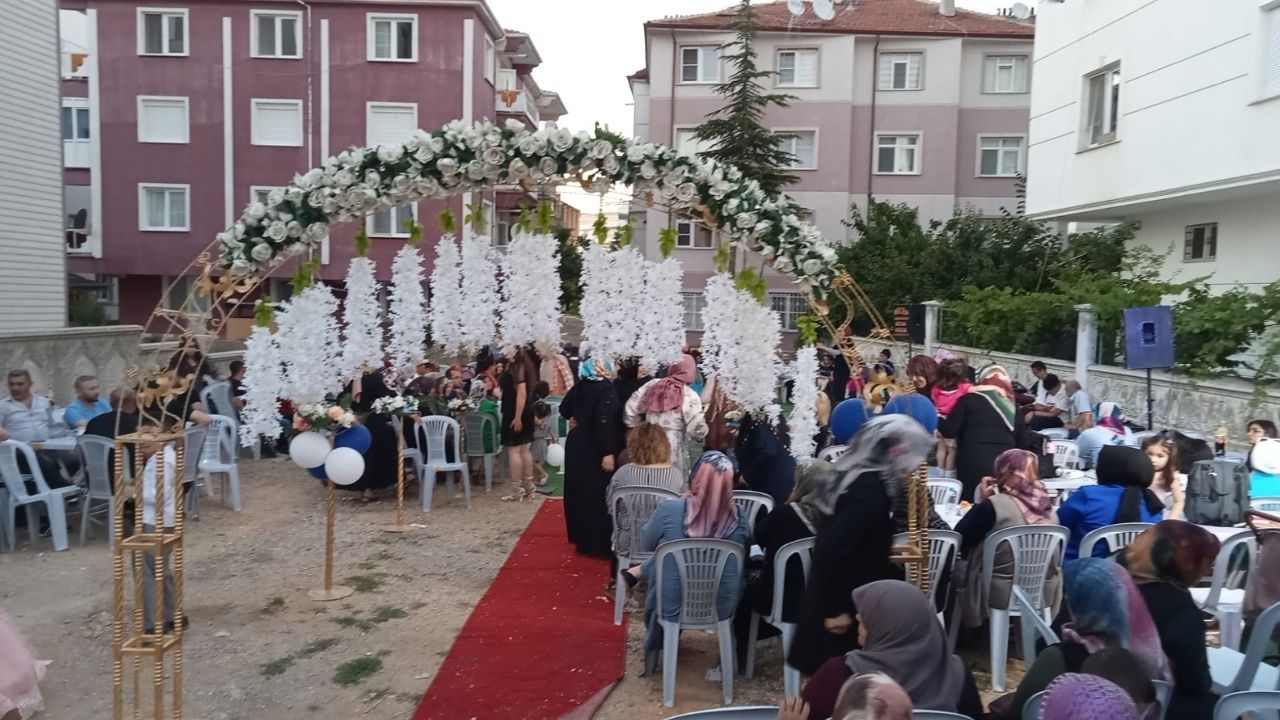 İzmirlilere Sorduk İzmir’de Sokak Düğünleri Yasaklanmalı Mı (1)