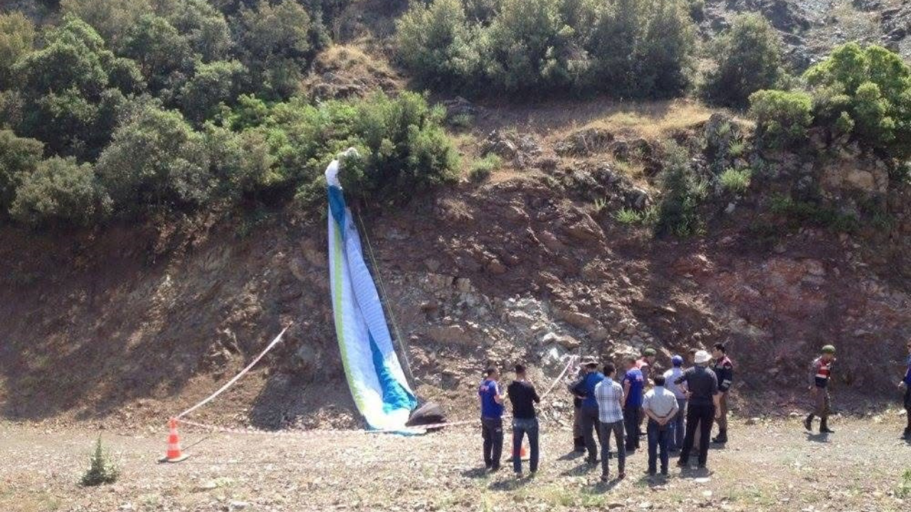 Paraşütçü Ölü Bulundu