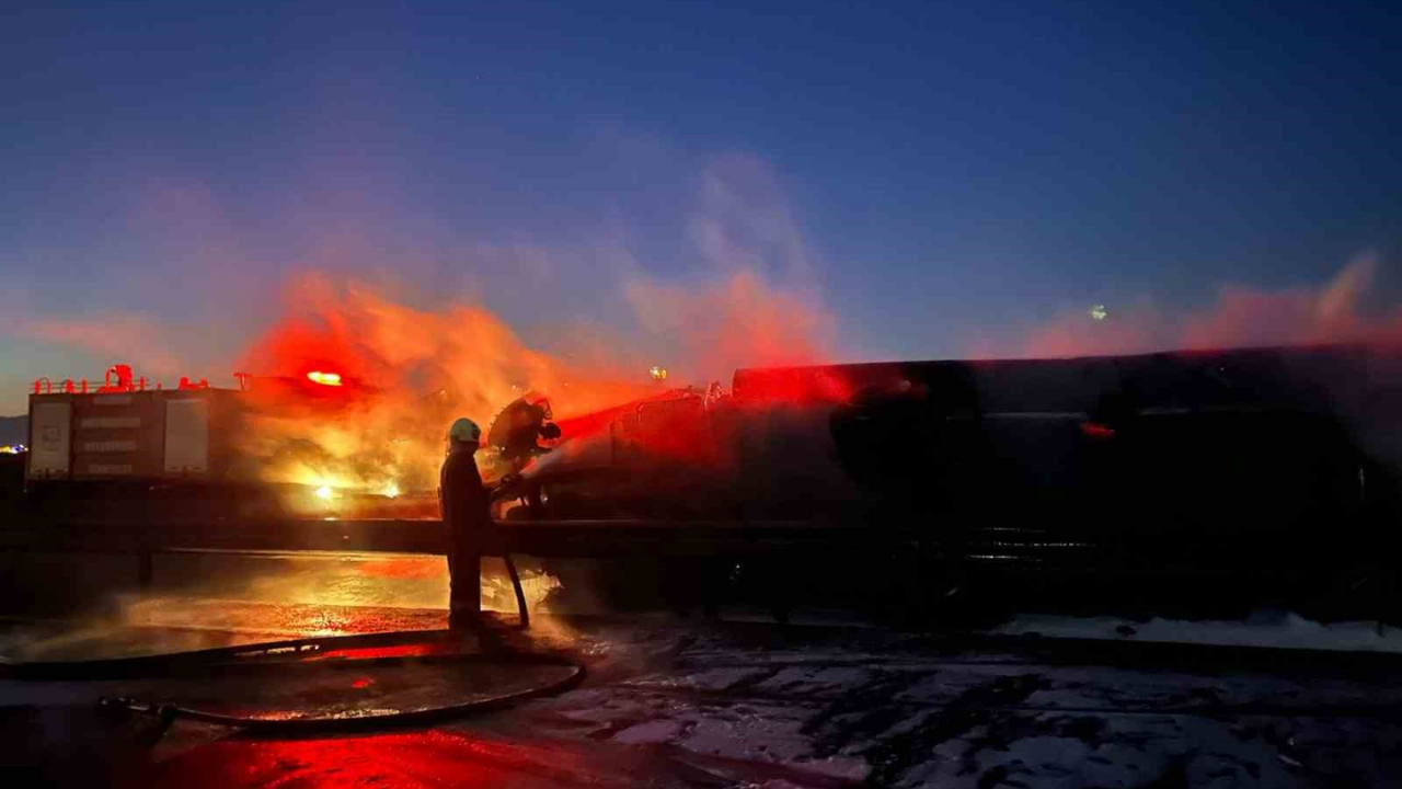 Yakıt Yüklü Tanker Alev Aldı2