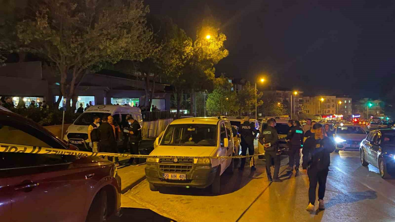 Denizli Aracında Ölü Bulundu2