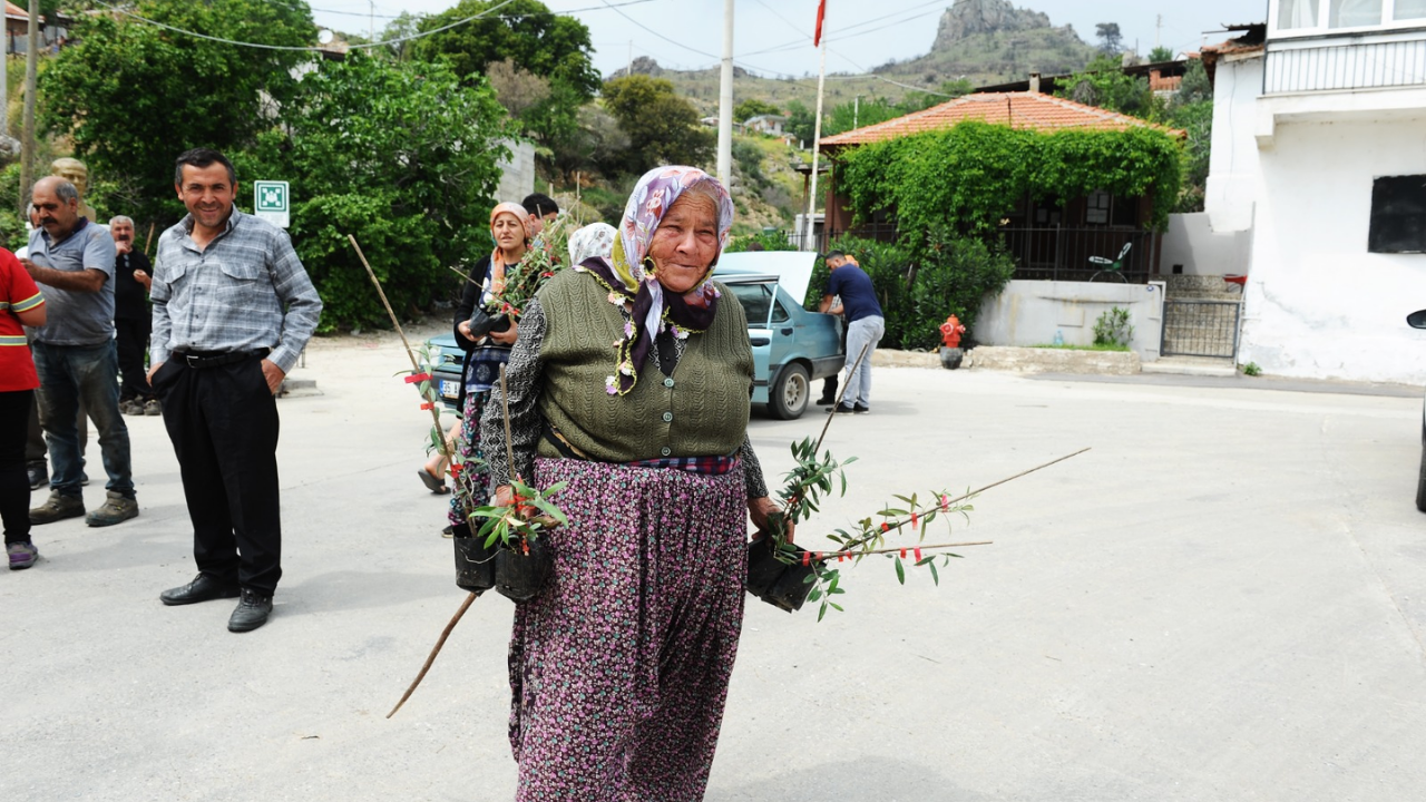 Karşıyaka Fidan Dayanışması (2)