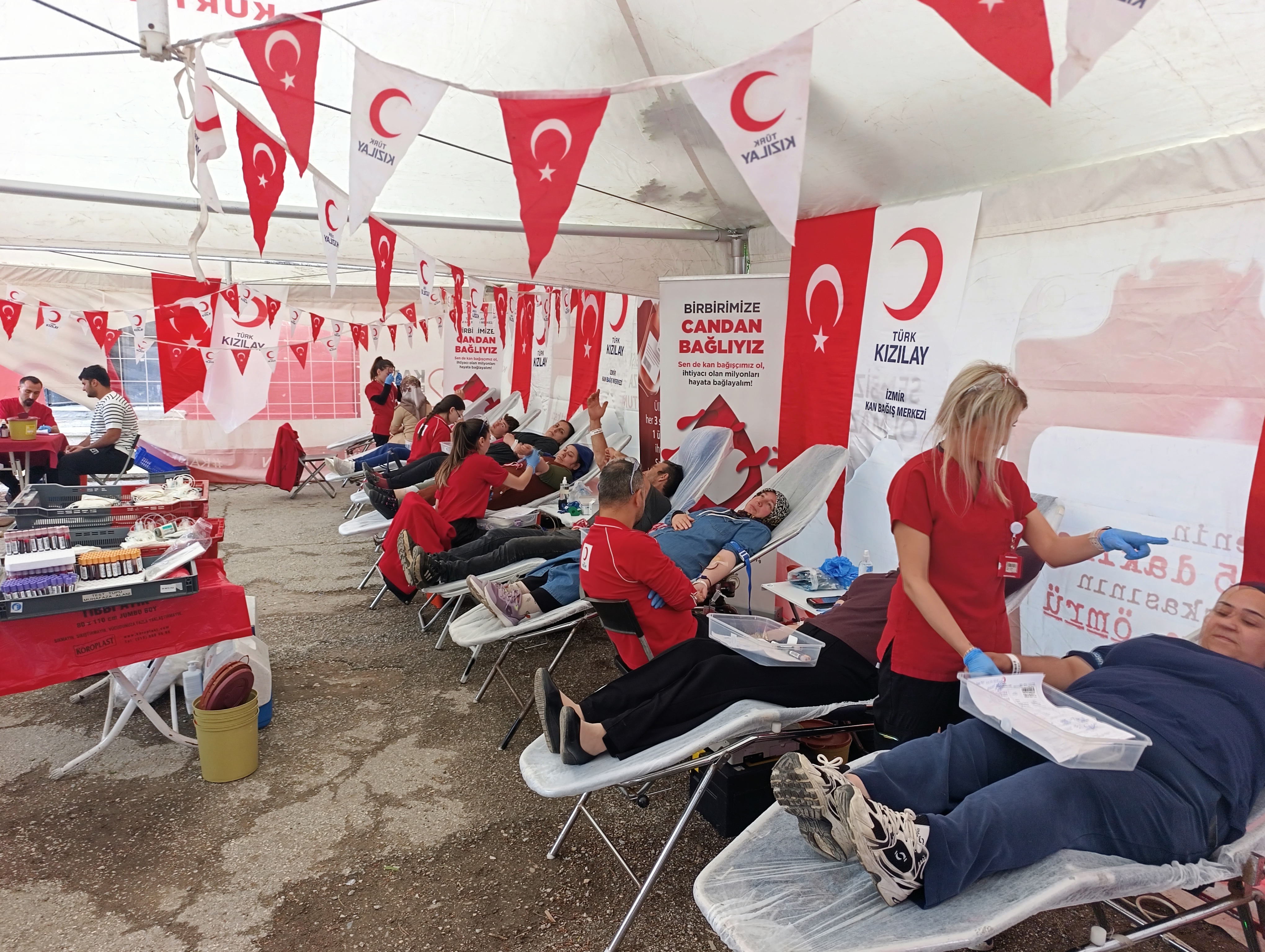 Kızılay’ın Bisiklet Kampanyası Torbalı’yı Harekete Geçirdi Kan Bağışı Noktalarında Uzun Kuyruklar (2)