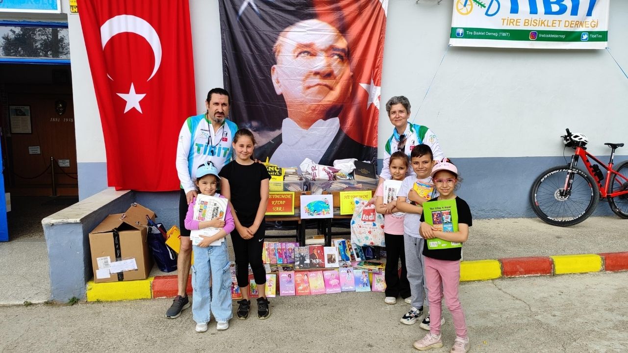 Tire Işıklı Bisiklet Heybemde Kitap Var