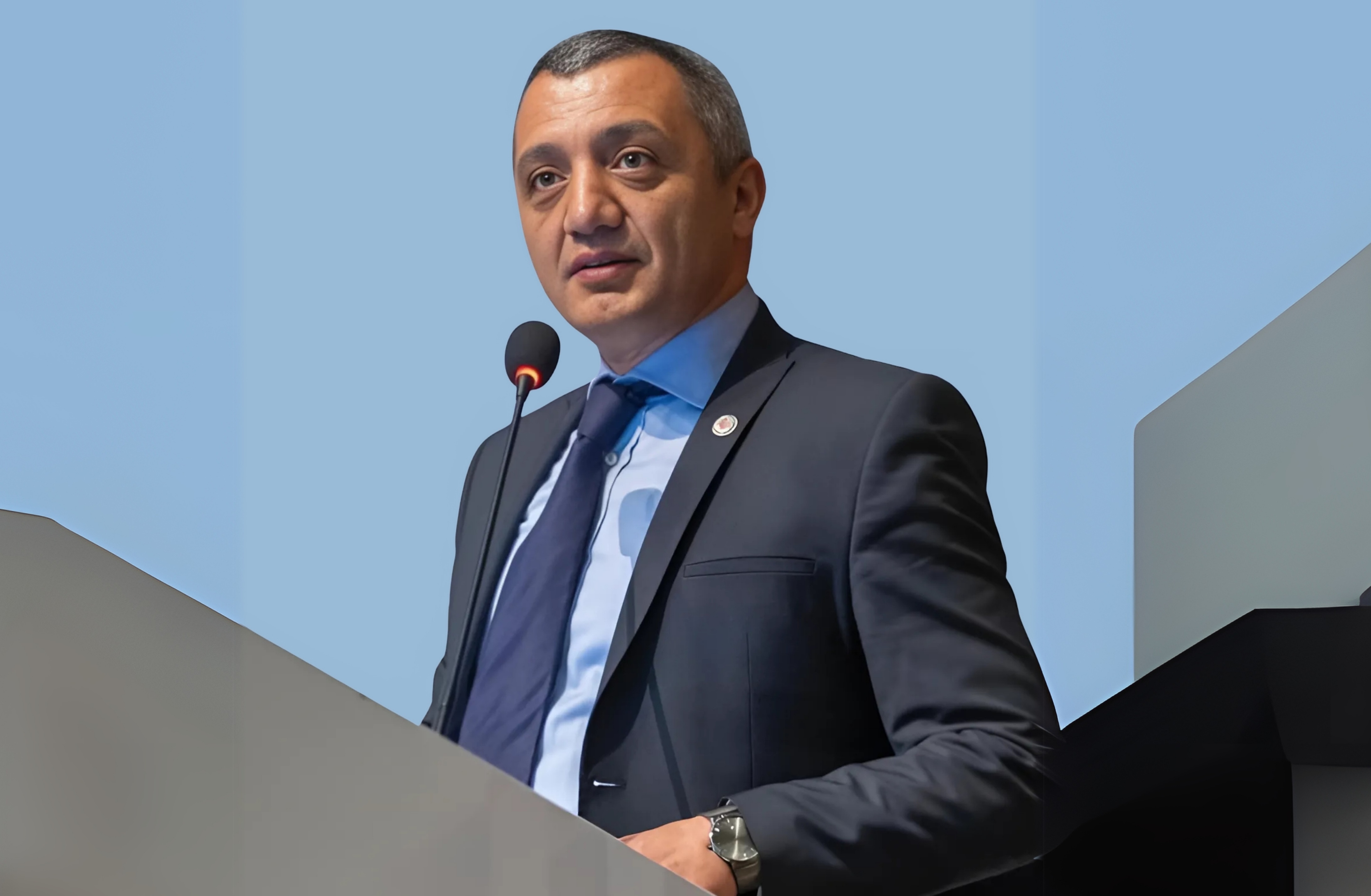 1747249617350 Ahmet Kirmizi