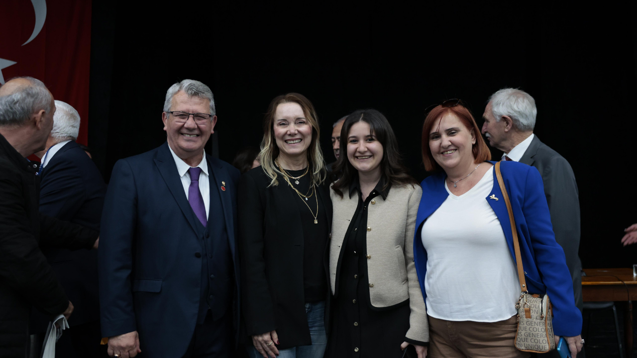 Altan Ailesi Ve Mutlu