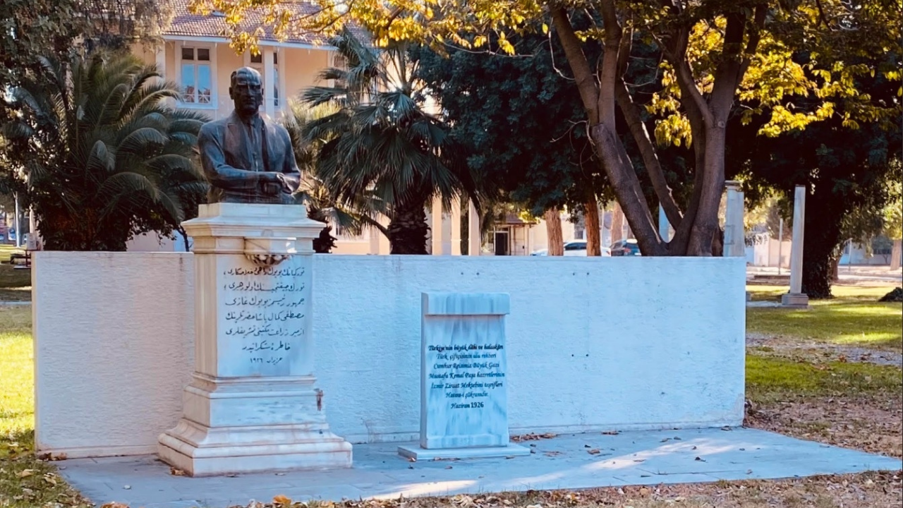 Atatürk Büstü