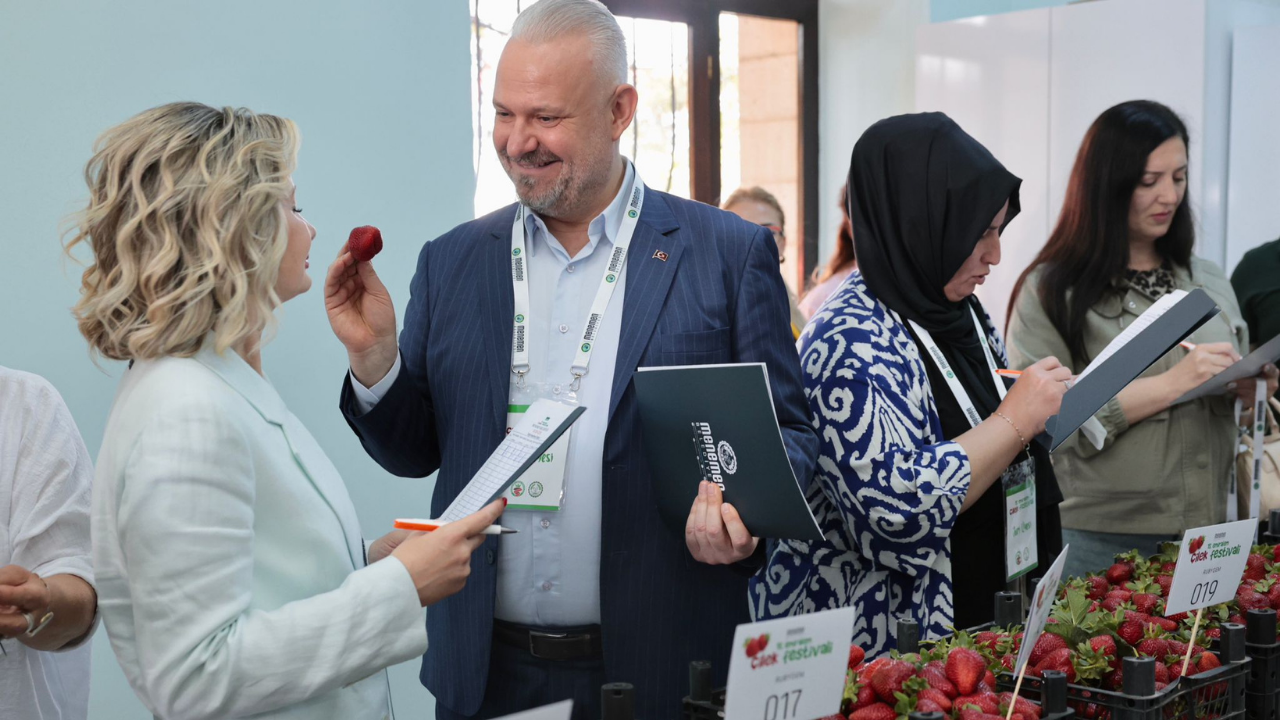 Emiralem Çilek Festivali Rekor Kırdı4