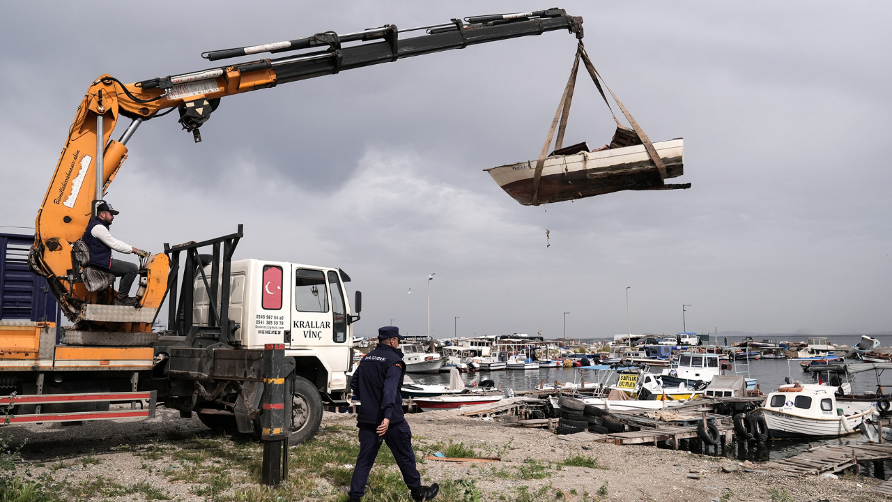 İzmir Valilik Tekne Kaldırmaa
